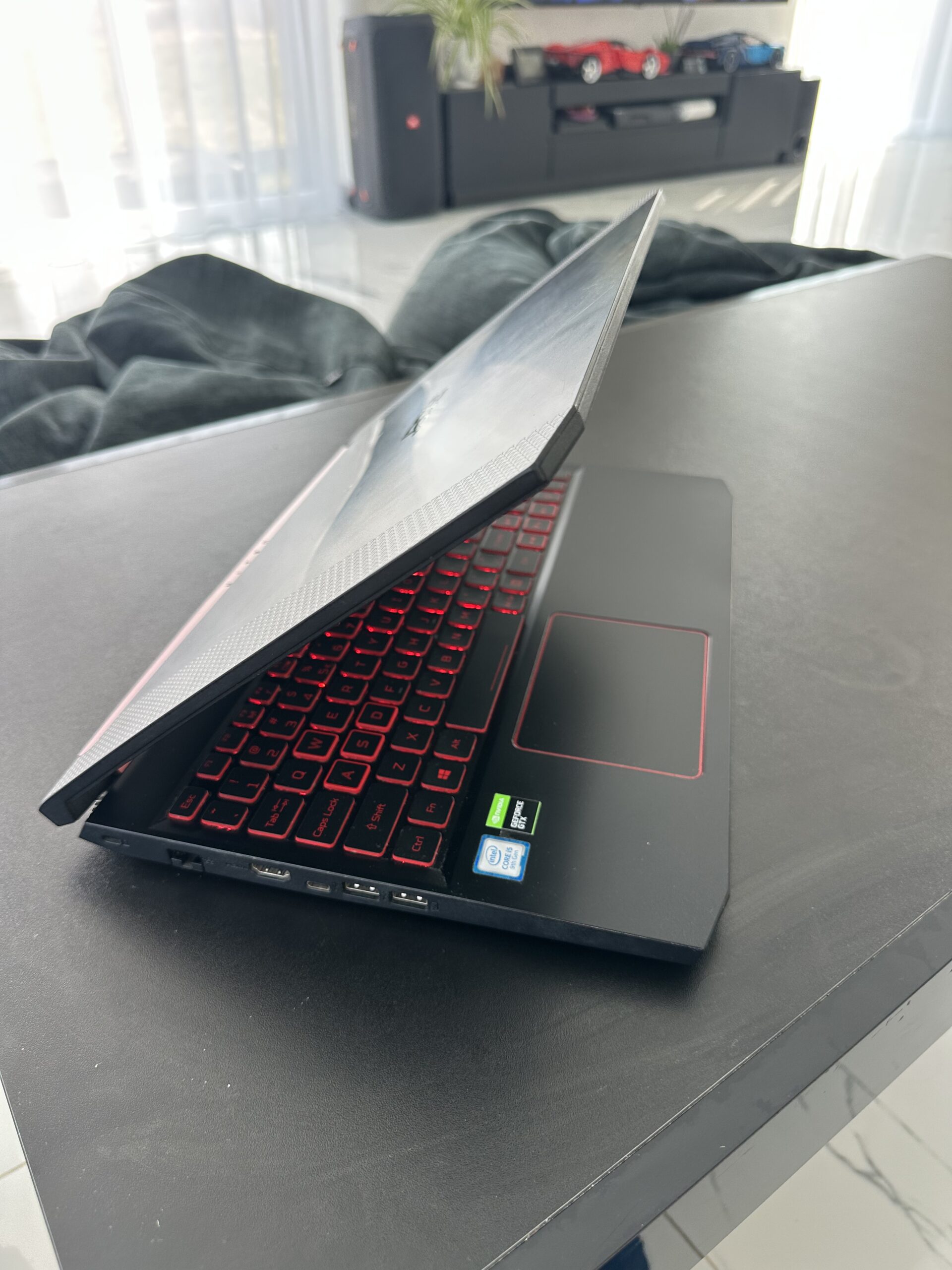 Acer Nitro AN517-51 - Image 4