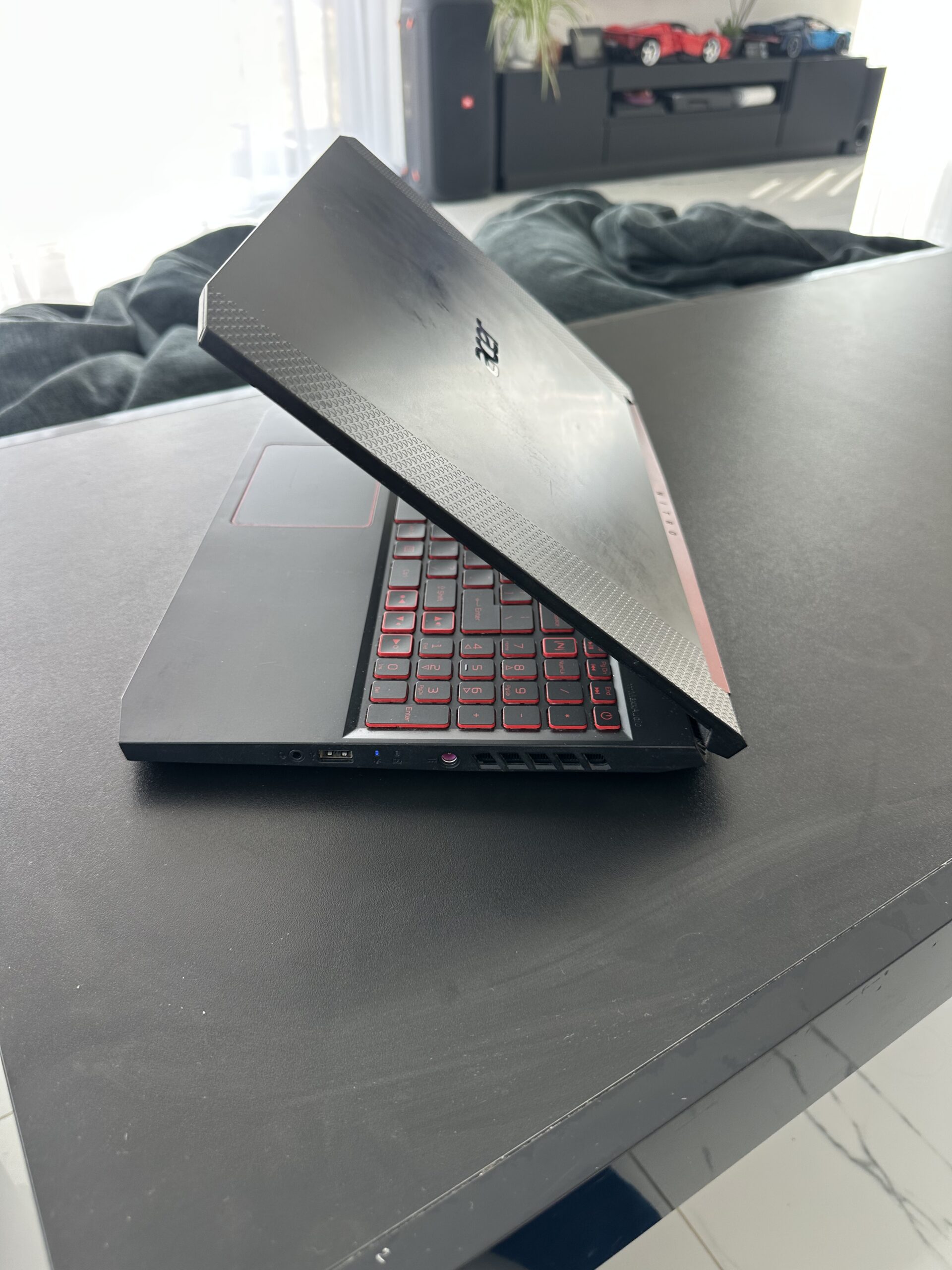 Acer Nitro AN517-51 - Image 3