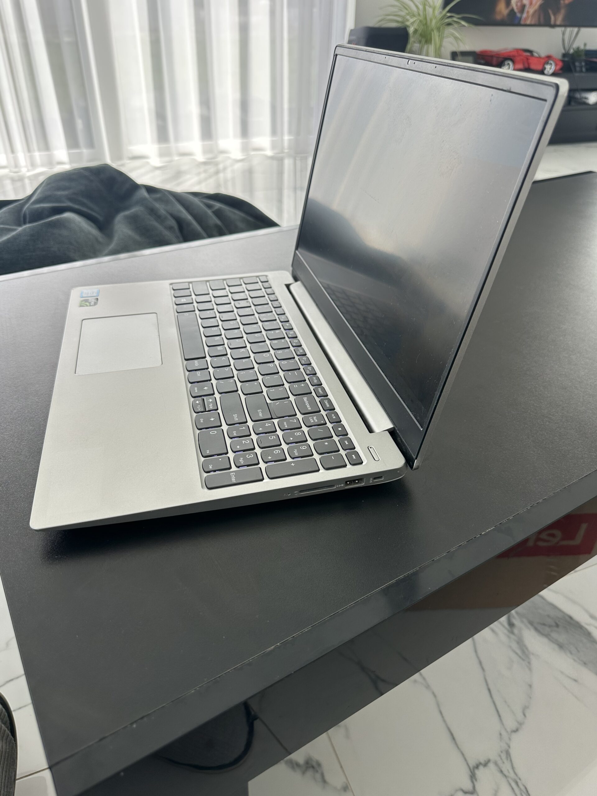 Lenovo IdeaPad 330S-15IKB GTX1050 - Image 3