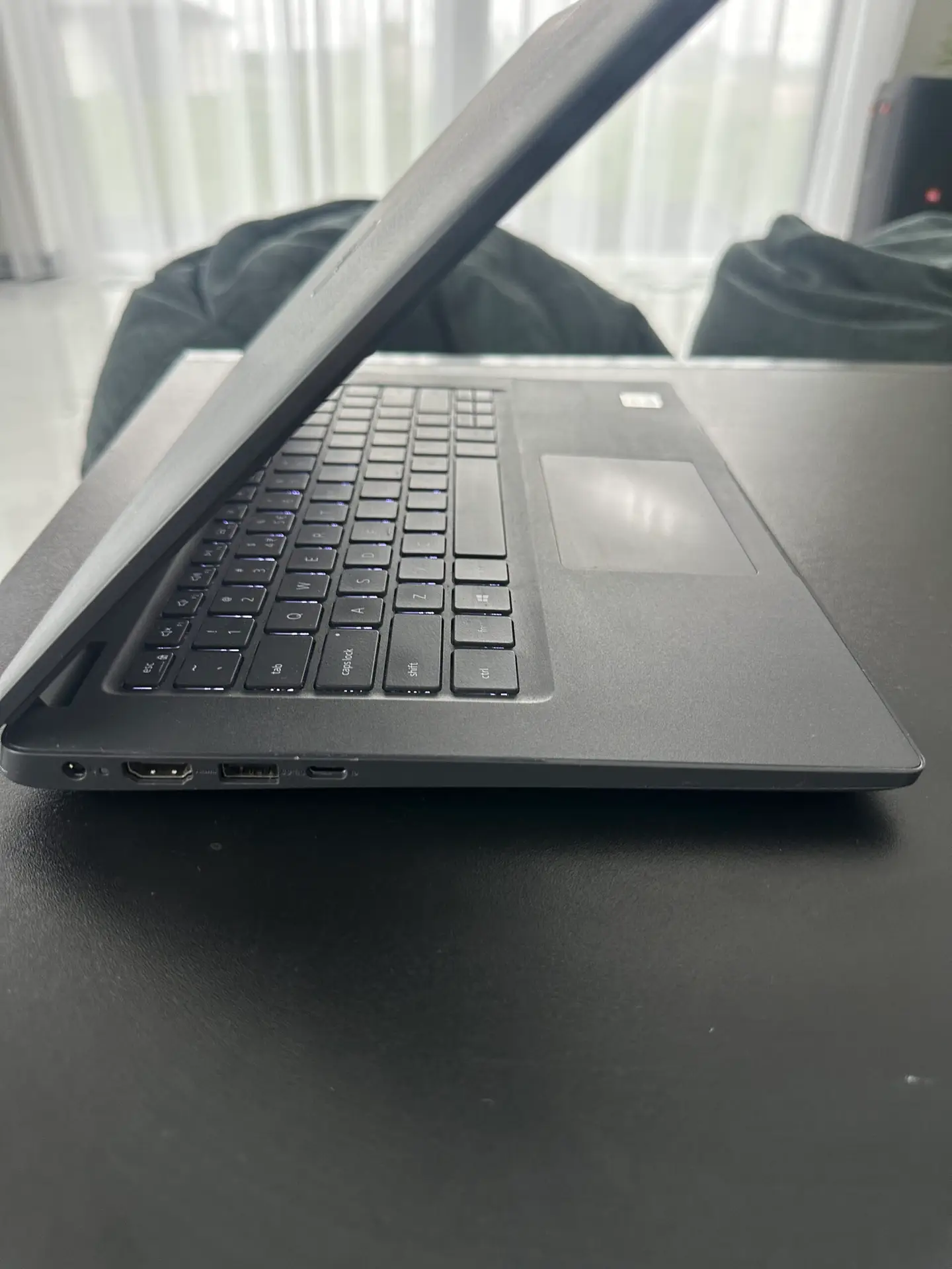 Dell Latitude 3410 i3 10th Gen 8GB 256GB SSD - Image 4