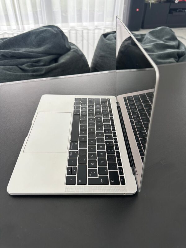 MacBook Pro A1708 i5 8GB 128GB Silver Retina