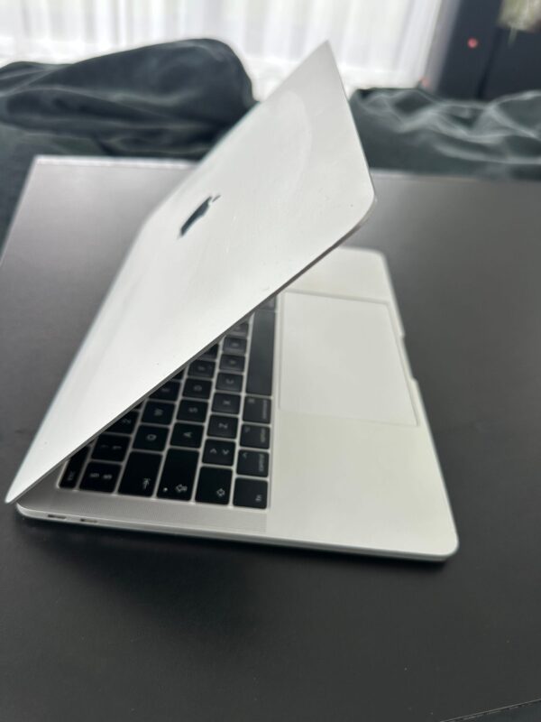 MacBook Pro A1708 i5 8GB 128GB Silver Retina