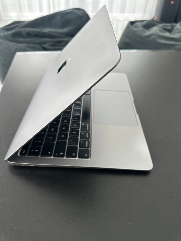 IMG_3264 MacBook Air A2179 2020 i7 16GB 256GB Space Gray