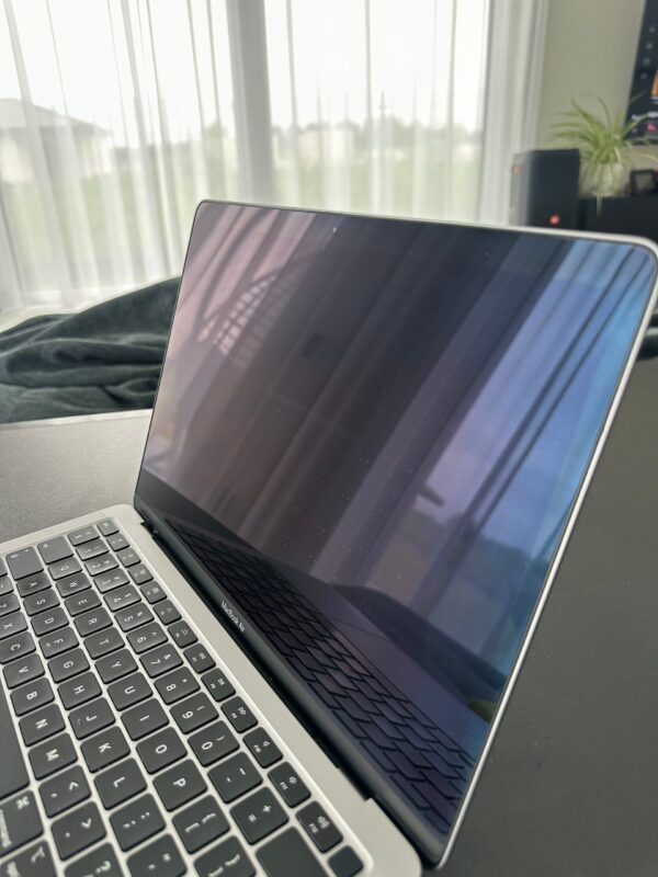 IMG_3265 MacBook Air A2179 2020 i7 16GB 256GB Space Gray