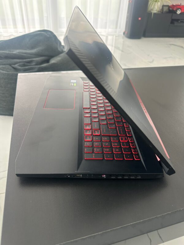 Acer Nitro AN517-51 i5 9th Gen / 16GB RAM / 512GB SSD / GTX 1650