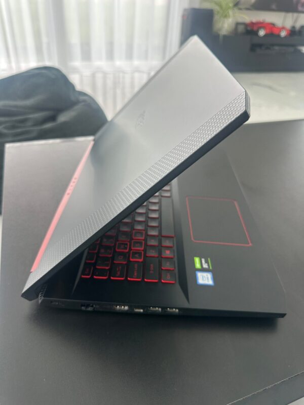 Acer Nitro AN517-51 i5 9th Gen / 16GB RAM / 512GB SSD / GTX 1650
