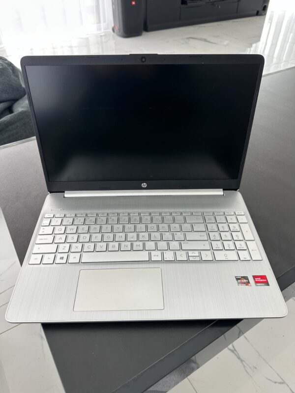 HP 15s-eq2819no Ryzen 3 / 8GB RAM / 256GB SSD