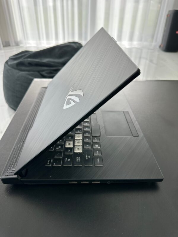 ASUS ROG Strix G512LU i7 / 16GB RAM / 512GB SSD / GTX 1660 Ti RGB
