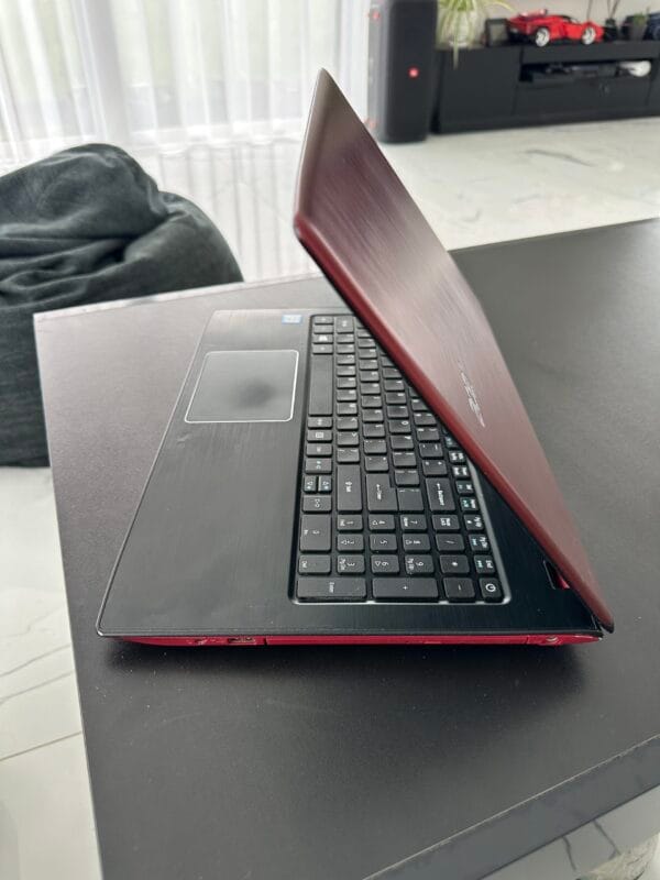 IMG_3278 Acer Aspire E5-576G i3 / 8GB RAM / 256GB SSD / MX130